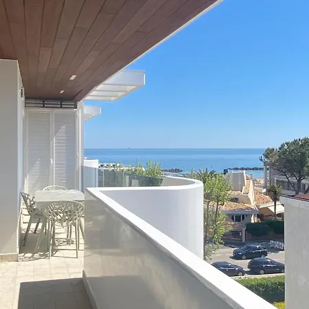 Luxury Front Apartment *