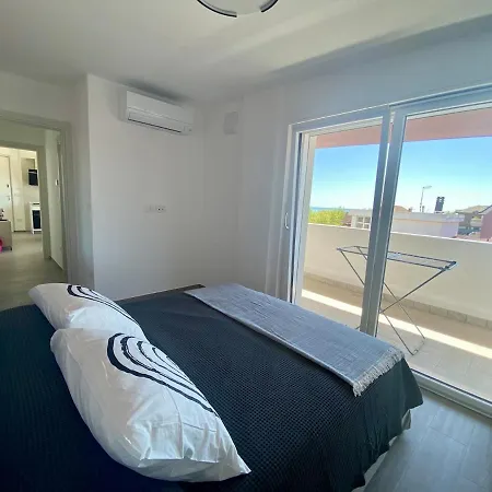 Apartment Luxury Front *